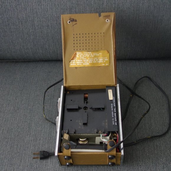 Vintage Juliette Model FPR-1278 Solid State AM/FM AC/DC Portable Radio Hong Kong - Picture 10 of 16